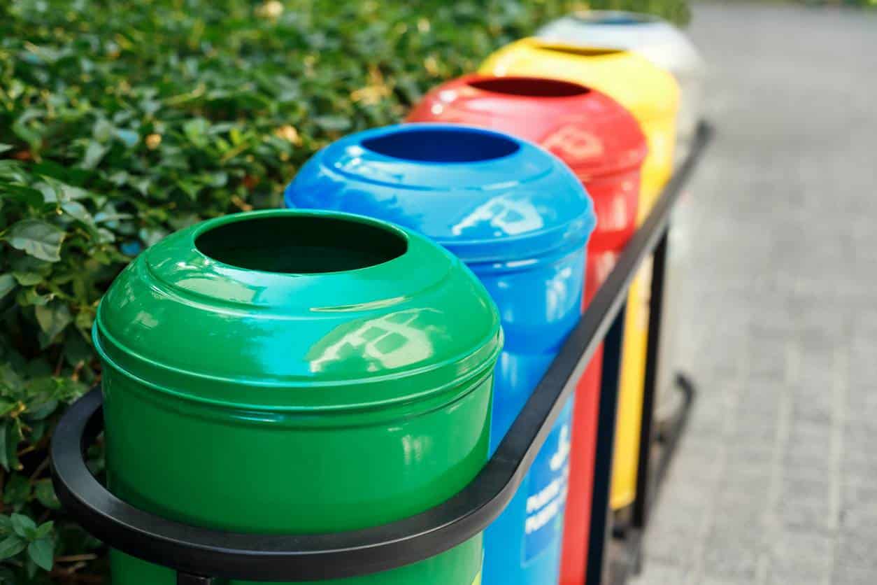 Poubelles de ville tri sélectif